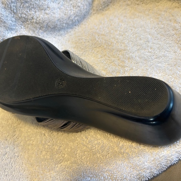 Strapless Sandals - Picture 3 of 3